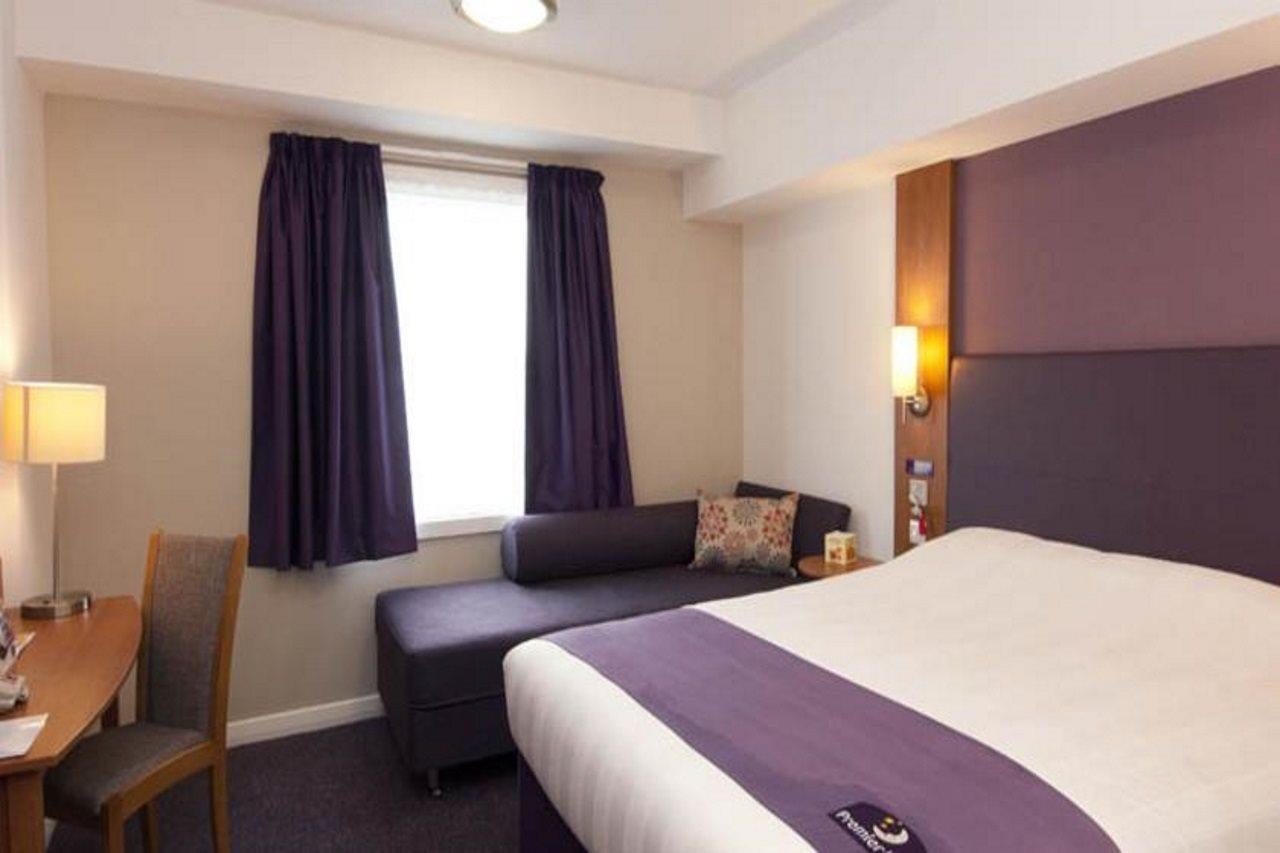 Premier Inn East Grinstead Eksteriør billede