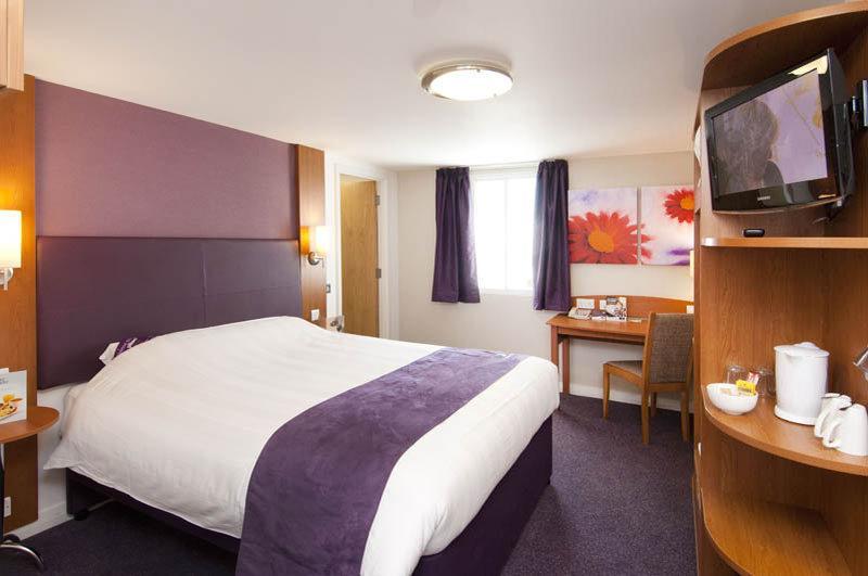 Premier Inn East Grinstead Eksteriør billede