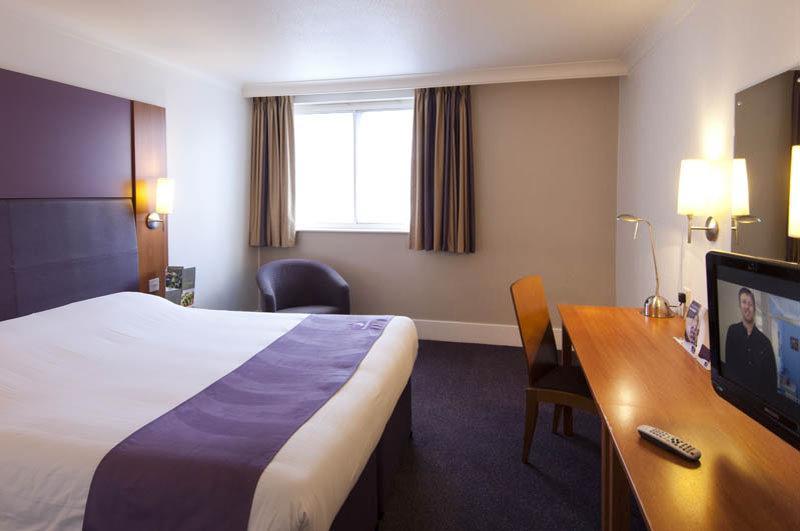 Premier Inn East Grinstead Eksteriør billede