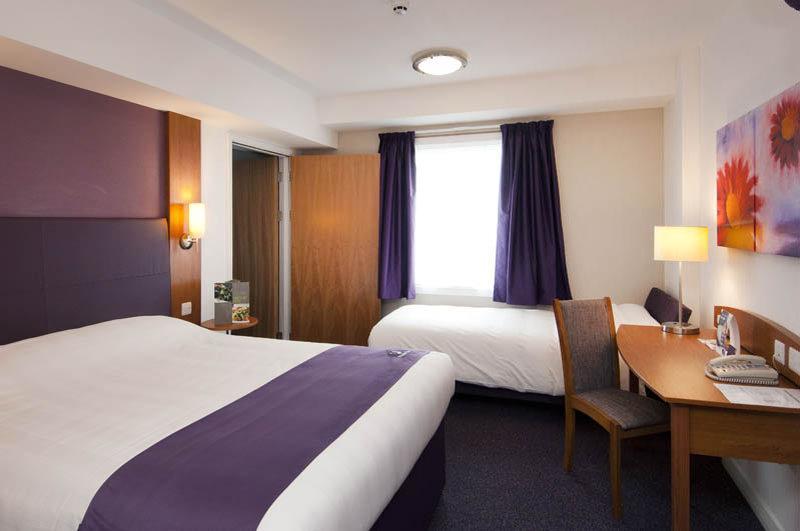 Premier Inn East Grinstead Eksteriør billede