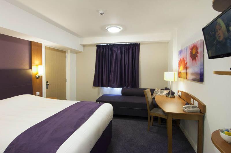 Premier Inn East Grinstead Eksteriør billede